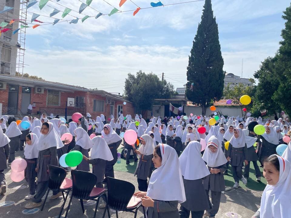 «جشن پرواز در دنیای کتاب» در مدرسه شاهد برگزار شد