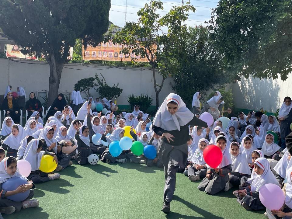 «جشن پرواز در دنیای کتاب» در مدرسه شاهد برگزار شد