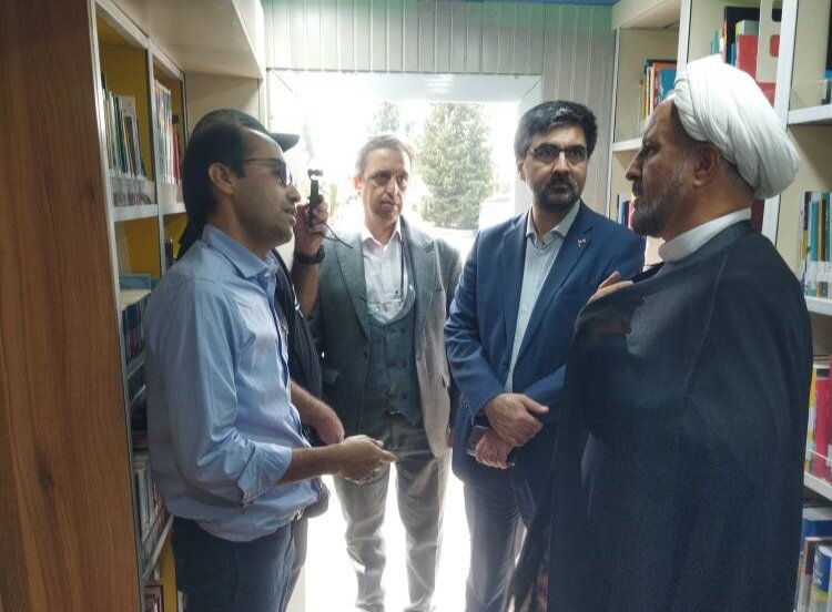 بازدید مسئولان ملی-استانی از کتابخانه سیار اداره‌کل کتابخانه‌های عمومی استان تهران
