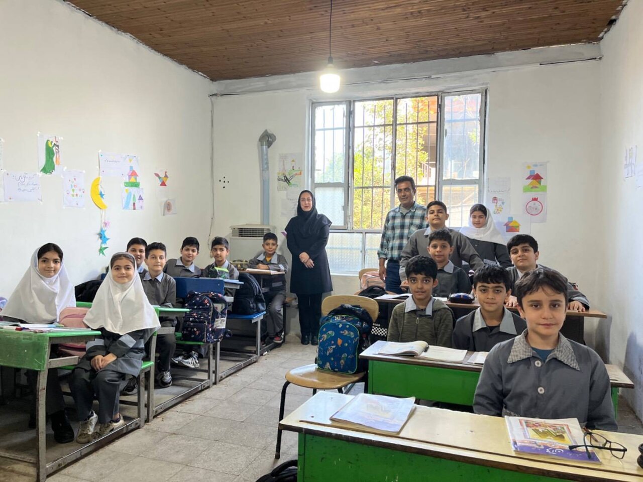 کودکان آهودشت با زبان نقاشی از تلاشگران امنیت و آرامش قدردانی کردند