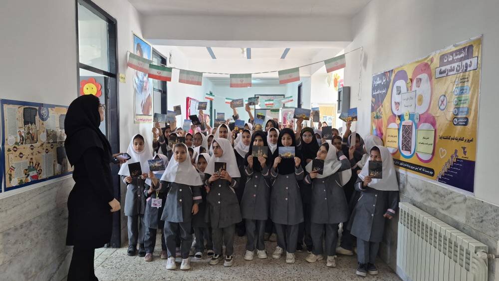 سفیران کتاب بشرویه، مهمان دانشآموزان مدرسه فضیلت روستای غنیآباد شدند