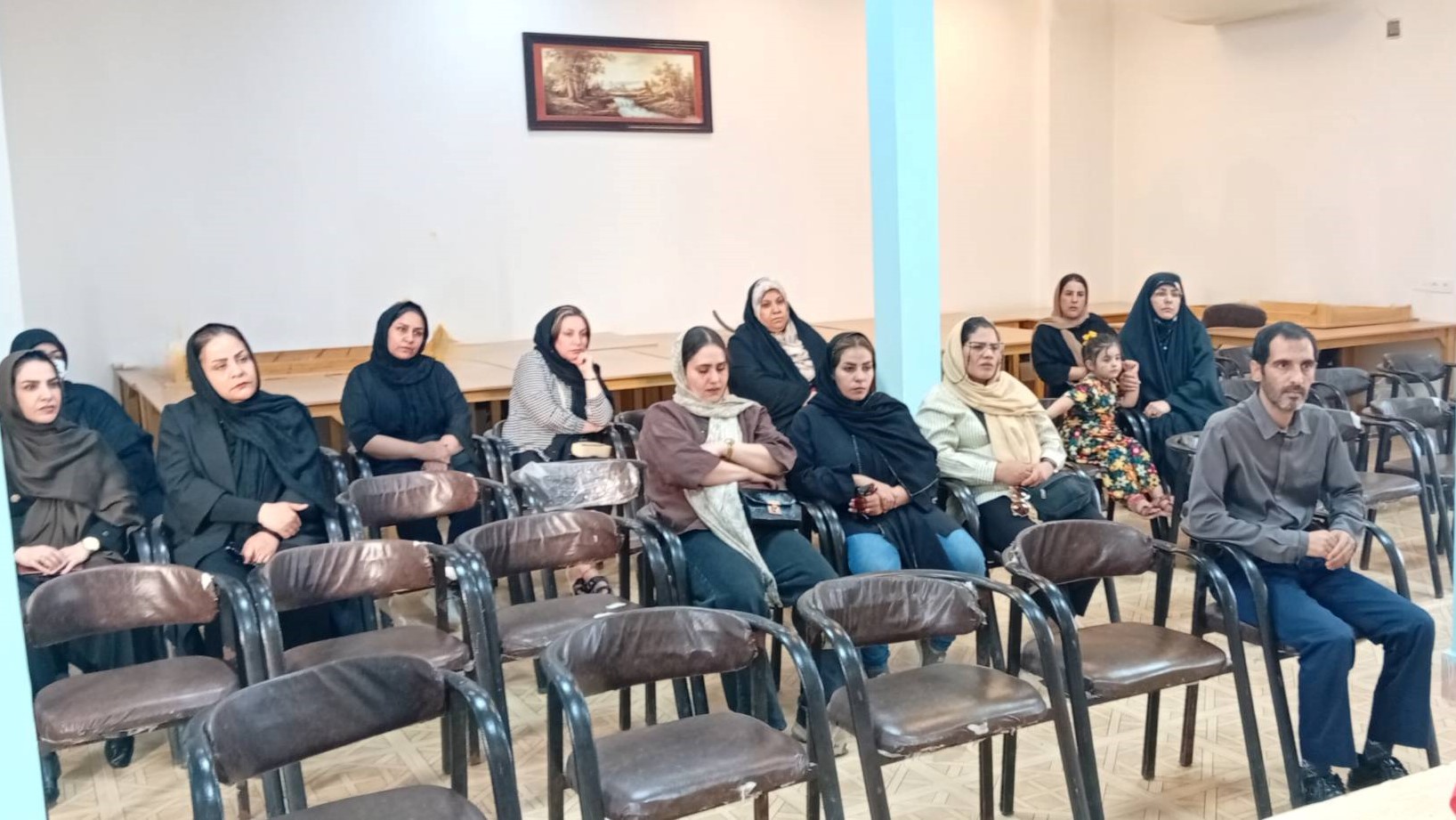 نشست مشترک کتابداران، اولیا و مربیان در کتابخانه عمومی ولیعصر (عج) آبادان