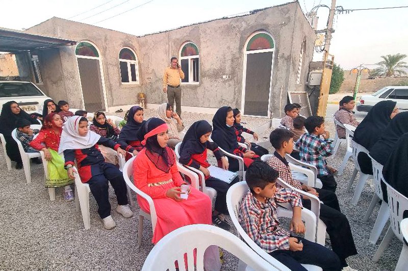 «کولهکتاب» به دیدار دانشآموزان روستای جاشک رفت