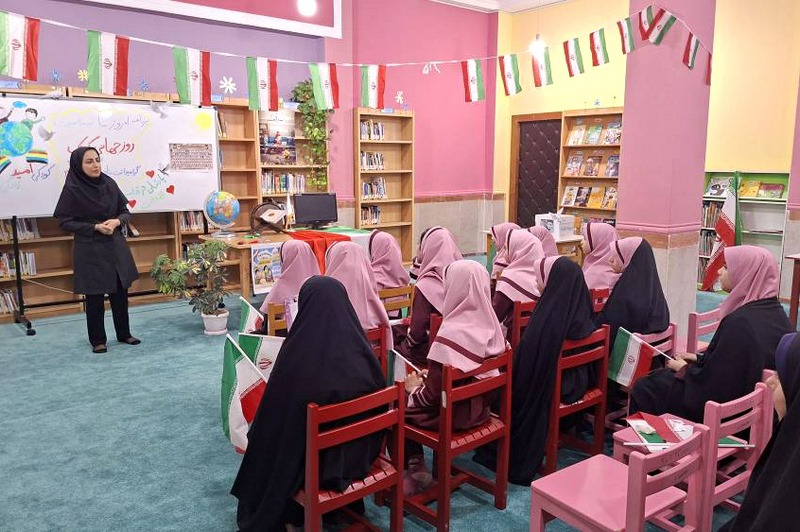 ساخت ۱۶۸ گل لاله تا روایت یک جای خالی؛ روز جهانی کودک در کتابخانه باقرالعلوم دیلم