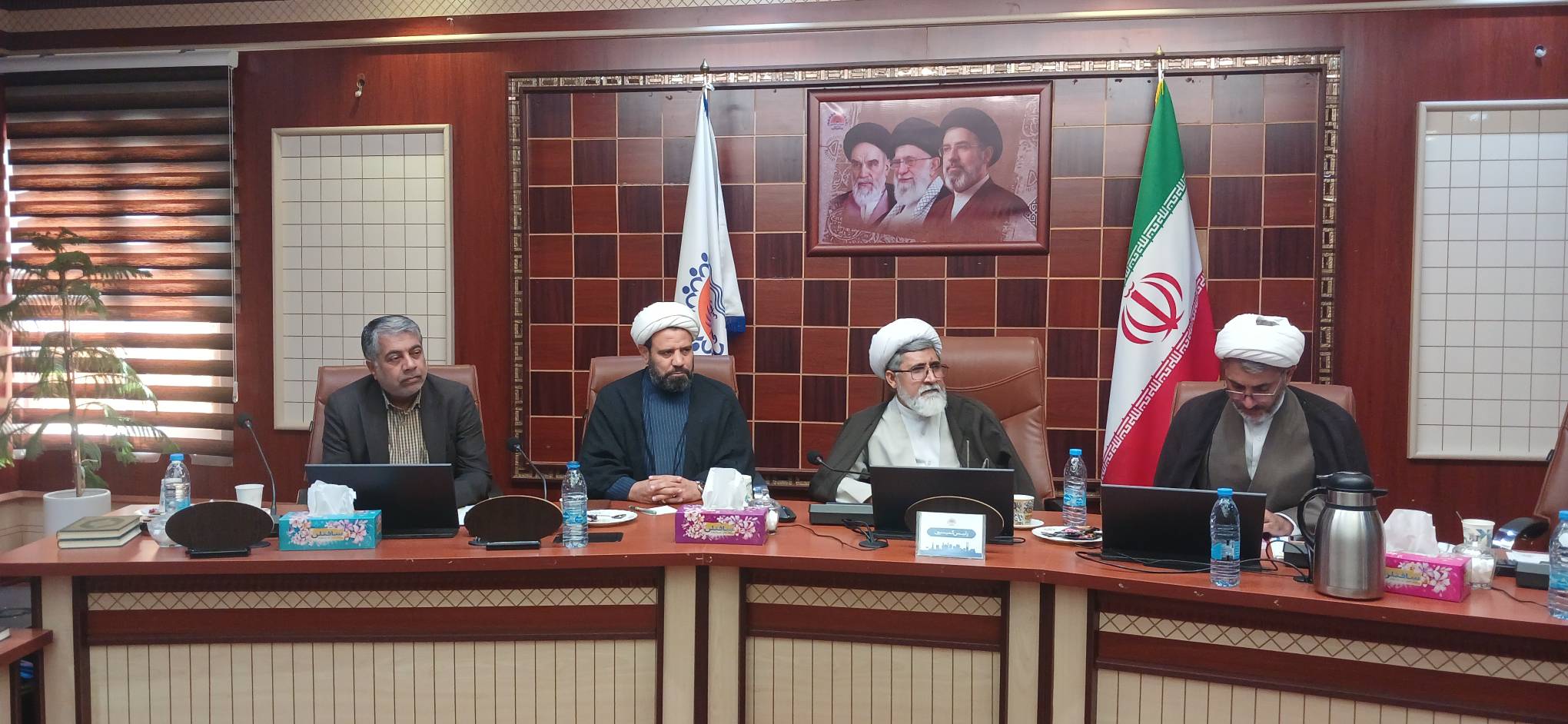 جلسه هماندیشی بررسی مسائل و مشکلات کتابخانههای عمومی شهر بندرعباس
