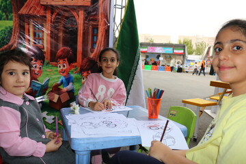 غرفه اداره‌کل کتابخانه‌های عمومی البرز در پارک مادر و کودک