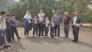 ویژه‌برنامه هفته ملی کودک و شصتمین سالروز تأسیس کتابخانه‌های سیار در روستای محمودآباد