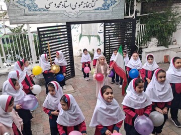 پرواز بادبادک‌ها به یاد شهدای دانش‌آموز میناب