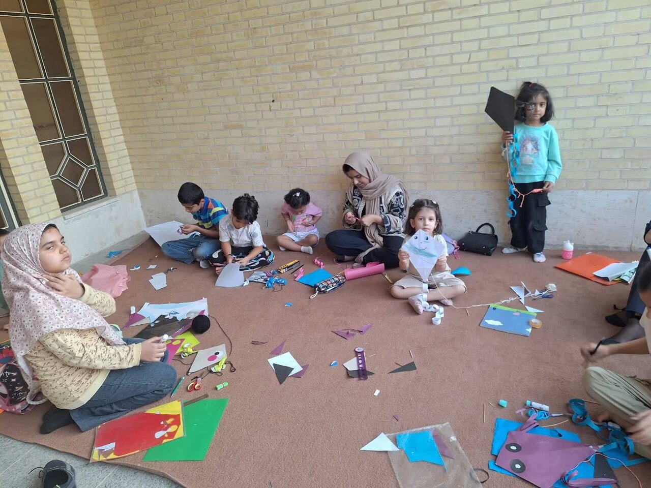 جشن بادبادکها در کتابخانه مرکزی میبد؛ پرواز آرزوهای کودکان در هفته ملی کودک