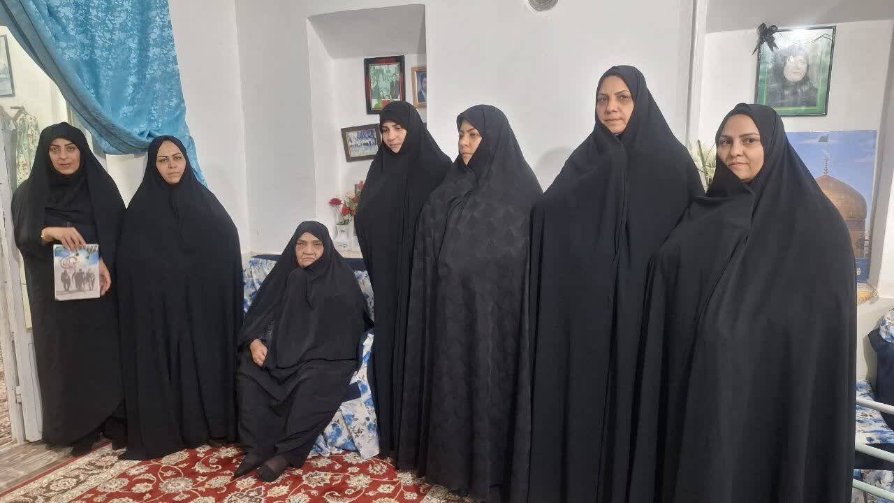 دیدار بانوان کتابخوان مروست با مادر شهید