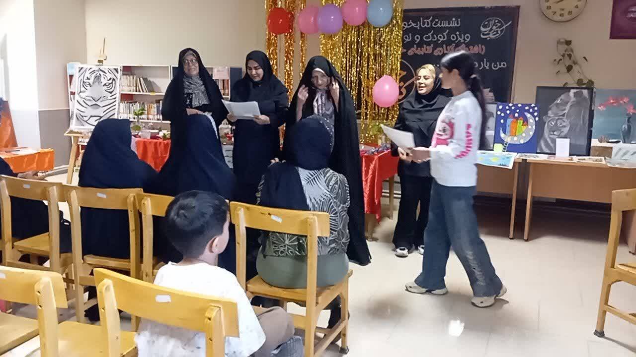 دانش‌آموزان مدارس اصل زعیم و شهید خسروپور مهمان کتابخانه عمومی امام حسن مجتبی (ع) شدند