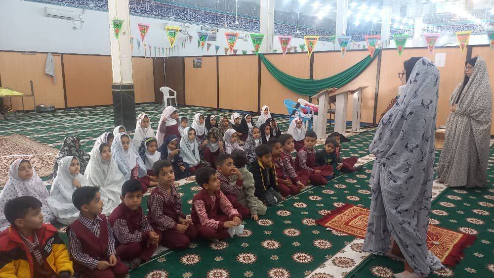 آموزش عملی نماز به کودکان در کتابخانه عمومی شهدای اروند آبادان
