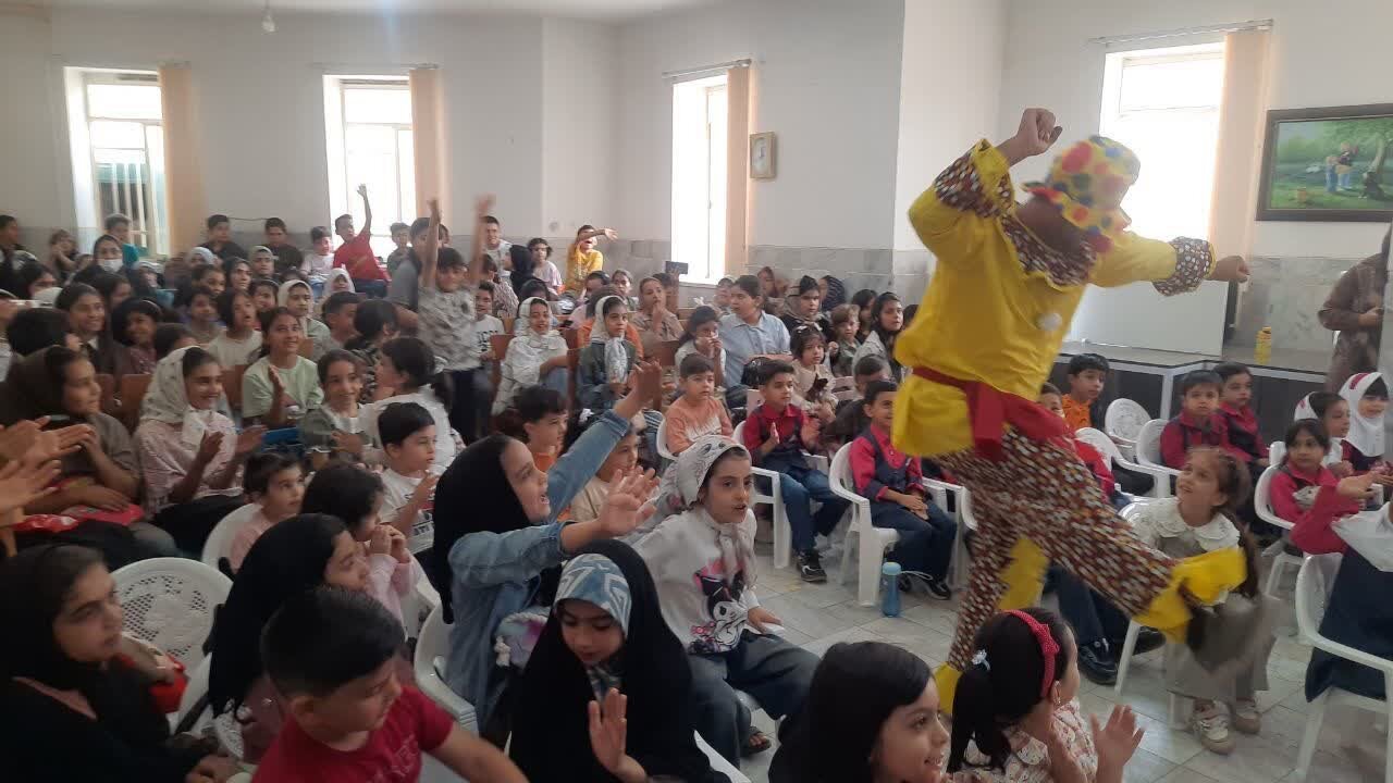 جشن شادی و قصه‌گویی در کتابخانه عمومی علامه محمدزمان نوش‌آبادی شهرستان آران و بیدگل