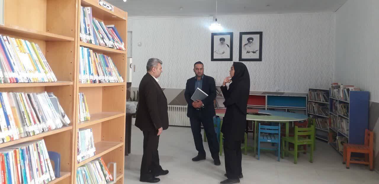 تأکید معاون فرماندار ازنا بر حمایت از توسعه کتابخوانی همزمان با اجرای برنامه‌های فرهنگی