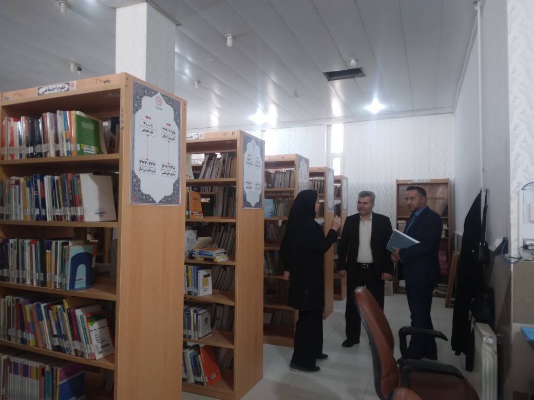 تأکید معاون فرماندار ازنا بر حمایت از توسعه کتابخوانی همزمان با اجرای برنامههای فرهنگی