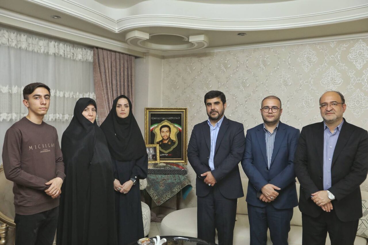 دیدار دبیرکل نهاد با خانواده شهید جواد افشاری