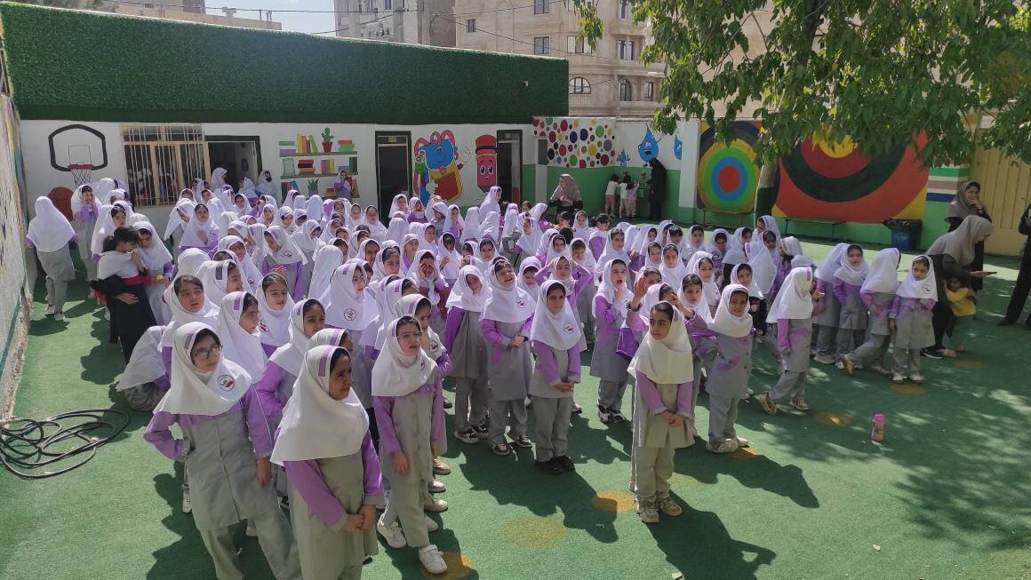 پیوند مدرسه و کتابخانه؛ رویش جوانههای دانایی در مدارس الیگودرز همزمان با هفته ملی کودک