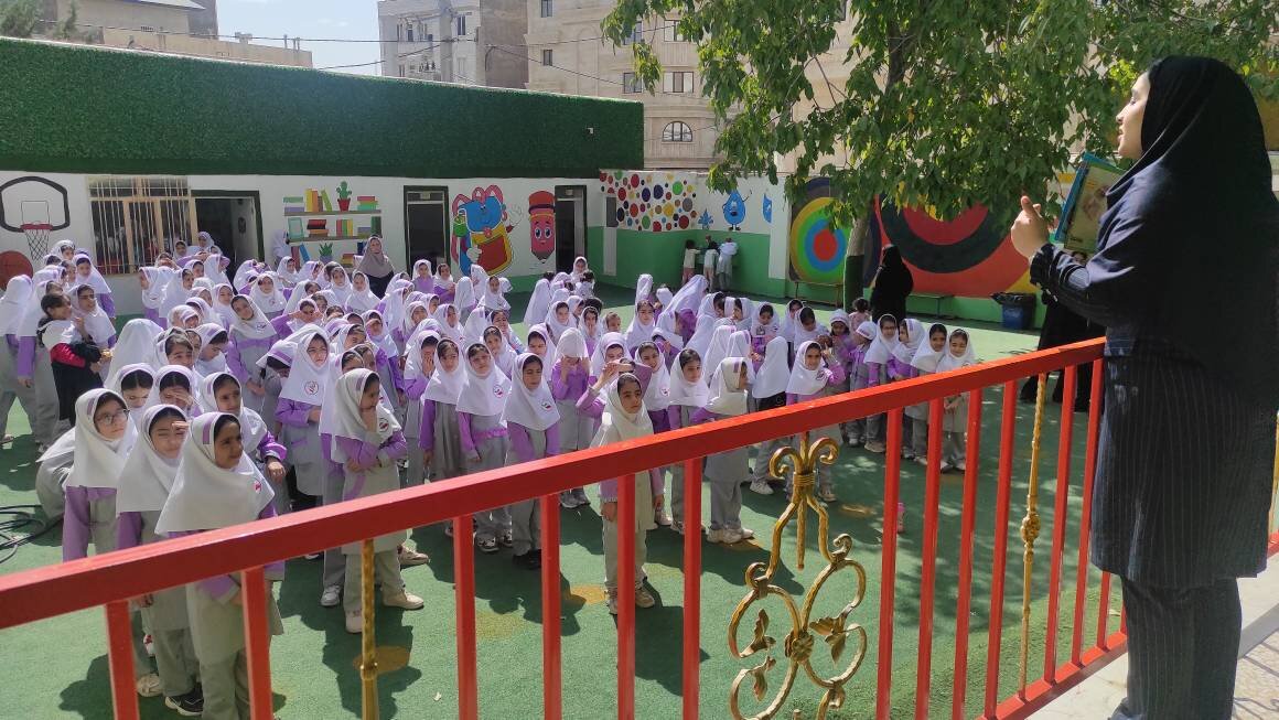 پیوند مدرسه و کتابخانه؛ رویش جوانههای دانایی در مدارس الیگودرز همزمان با هفته ملی کودک