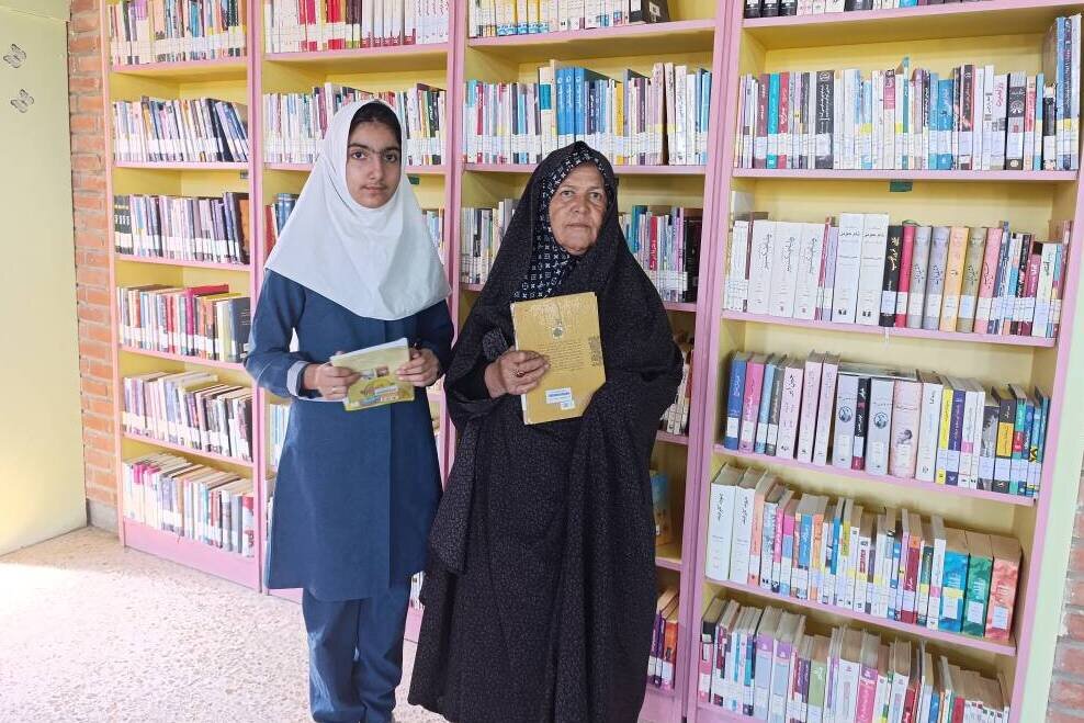 یک کتاب، دو نسل؛ وقتی دختر ۱۱ ساله راوی قصه‌ها برای مادربزرگ می‌شود