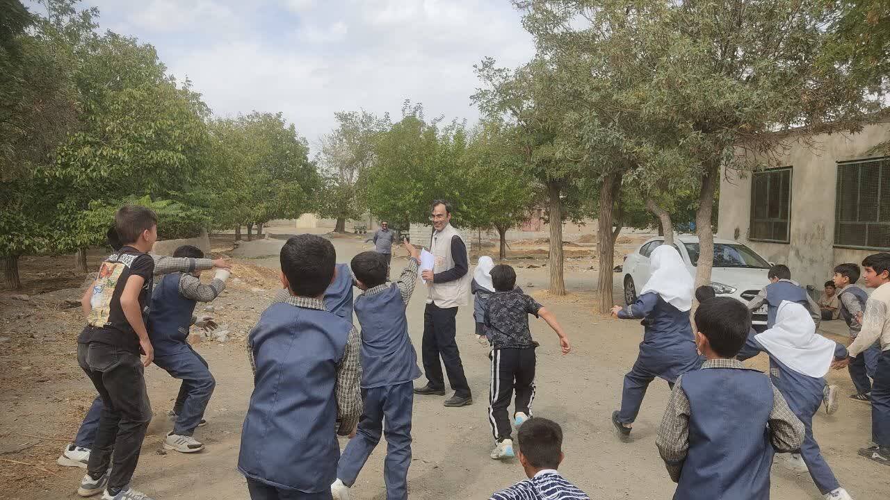 ویژهبرنامه هفته ملی کودک و شصتمین سالروز تأسیس کتابخانههای سیار در روستای محمودآباد