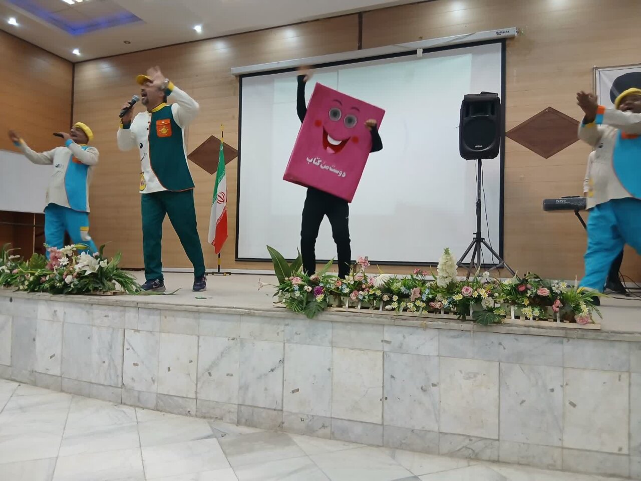 ویژه برنامه روز جهانی کودک در شهرستان تیران و کرون برگزار شد
