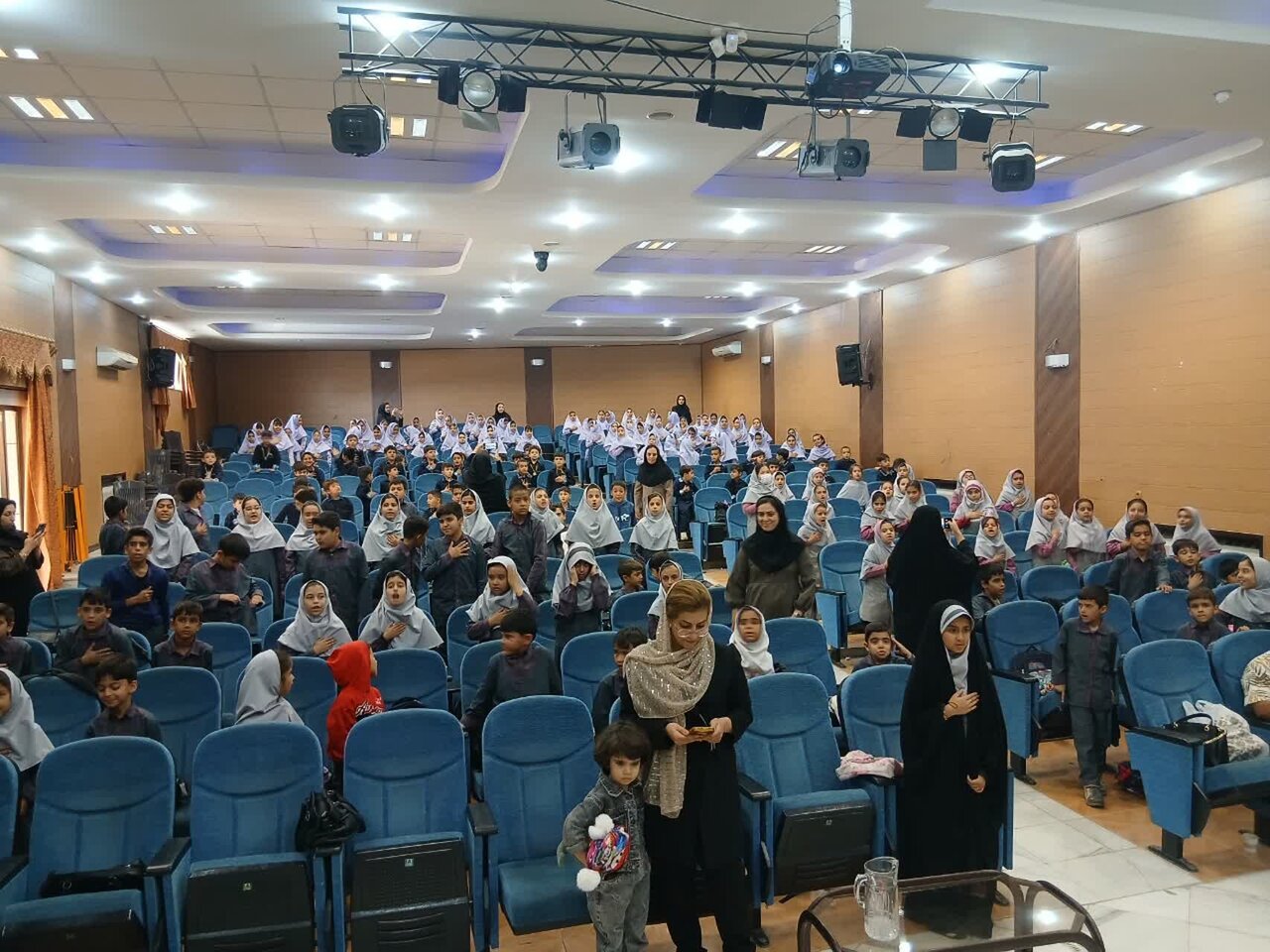 ویژه برنامه روز جهانی کودک در شهرستان تیران و کرون برگزار شد