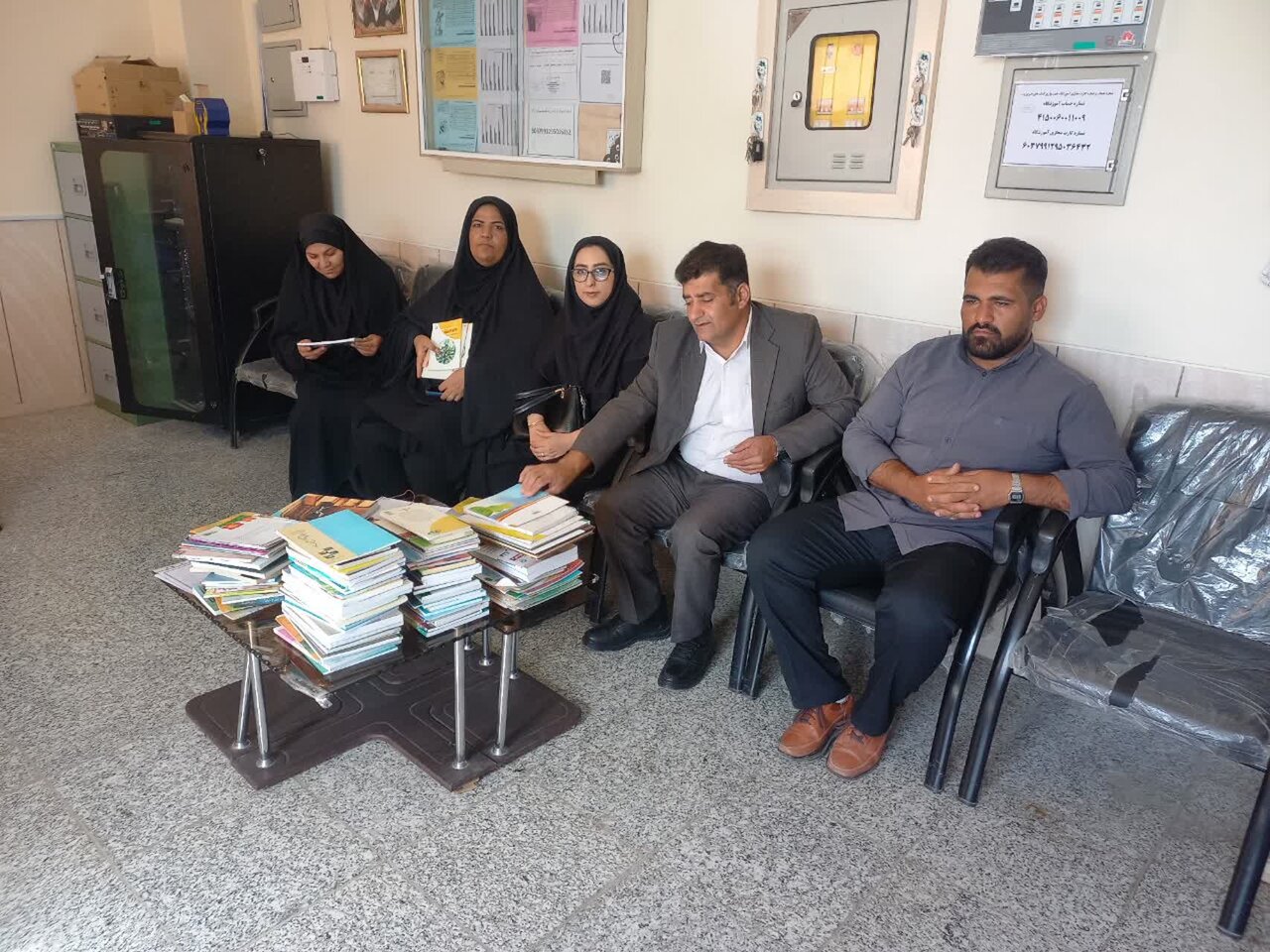اهدای ۷۰۰ جلد کتاب به مدارس عشایری روستای دزج شهرستان دهاقان