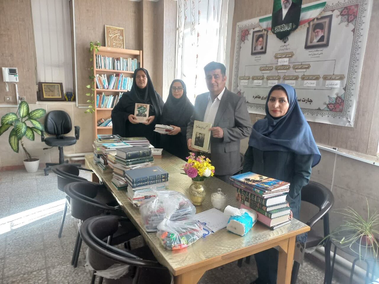 اهدای ۷۰۰ جلد کتاب به مدارس عشایری روستای دزج شهرستان دهاقان