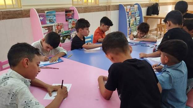 میزبانی کتابخانه شهدای دهکده حمیدیه از کودکان در برنامههای شاد و بازیمحور
