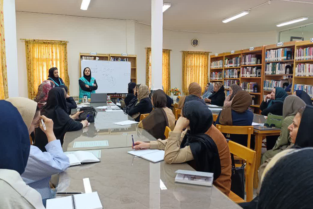 کارگاههای آموزشی توانمندسازی بانوان در کتابخانه شهدای شازند