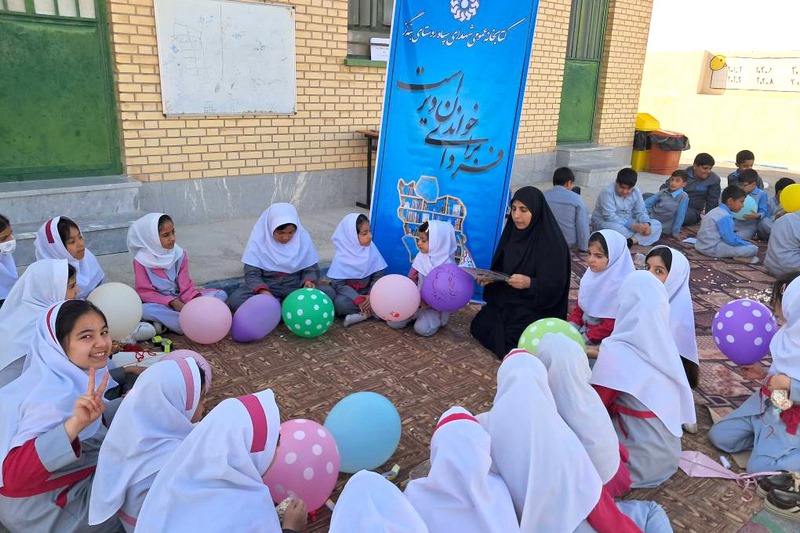 «کوله‌کتاب» کتابخانه بنه‌گز به روستای باغ خلیفه رسید