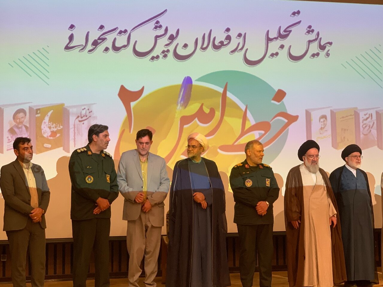 مروری بر برنامه‌های فرهنگی اداره‌کل کتابخانه‌های عمومی استان قم در هفته دفاع مقدس