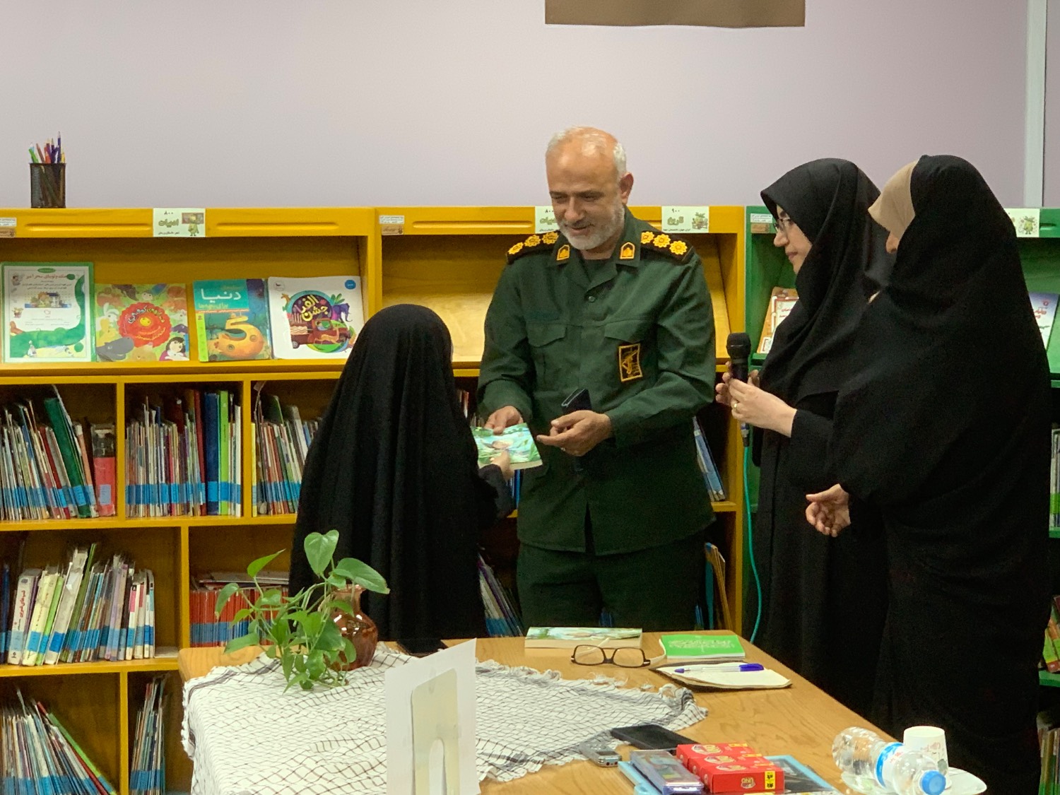 مروری بر برنامههای فرهنگی ادارهکل کتابخانههای عمومی استان قم در هفته دفاع مقدس
