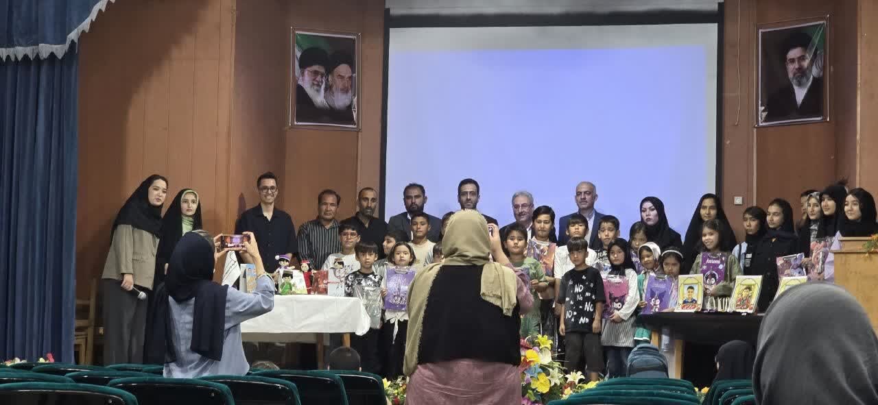 برگزاری جشن روز کودک در کتابخانه عمومی استاد موذن‌پور آرانی در شهرستان آران و بیدگل