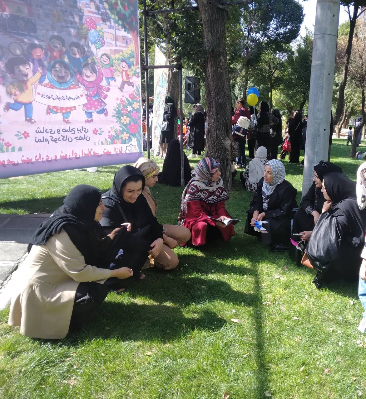 ۱۰۰ کتاب برای ۱۰۰ لبخند؛ حضور فعال کتابخانه‌های ازنا در جشن روز کودک