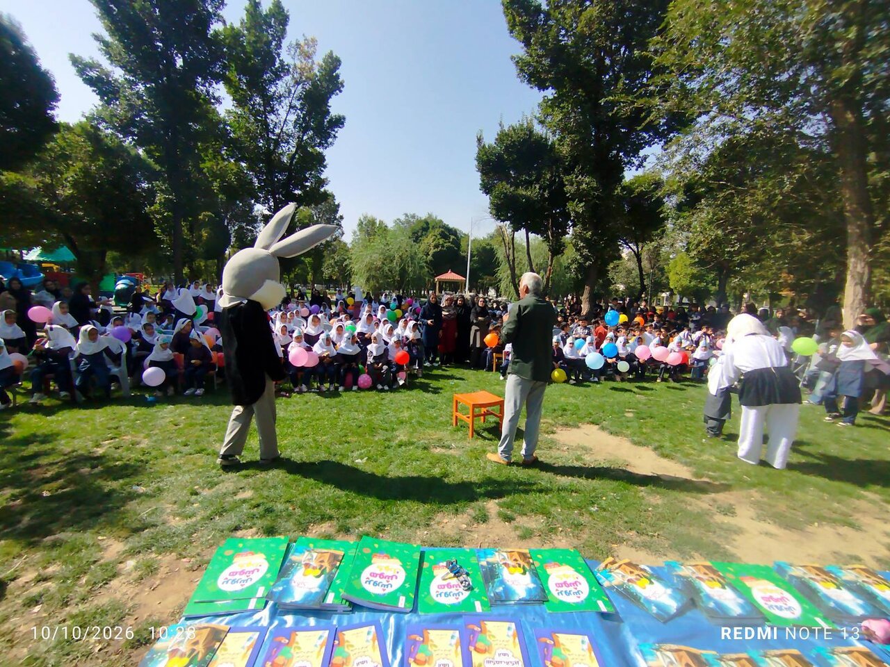 ۱۰۰ کتاب برای ۱۰۰ لبخند؛ حضور فعال کتابخانههای ازنا در جشن روز کودک