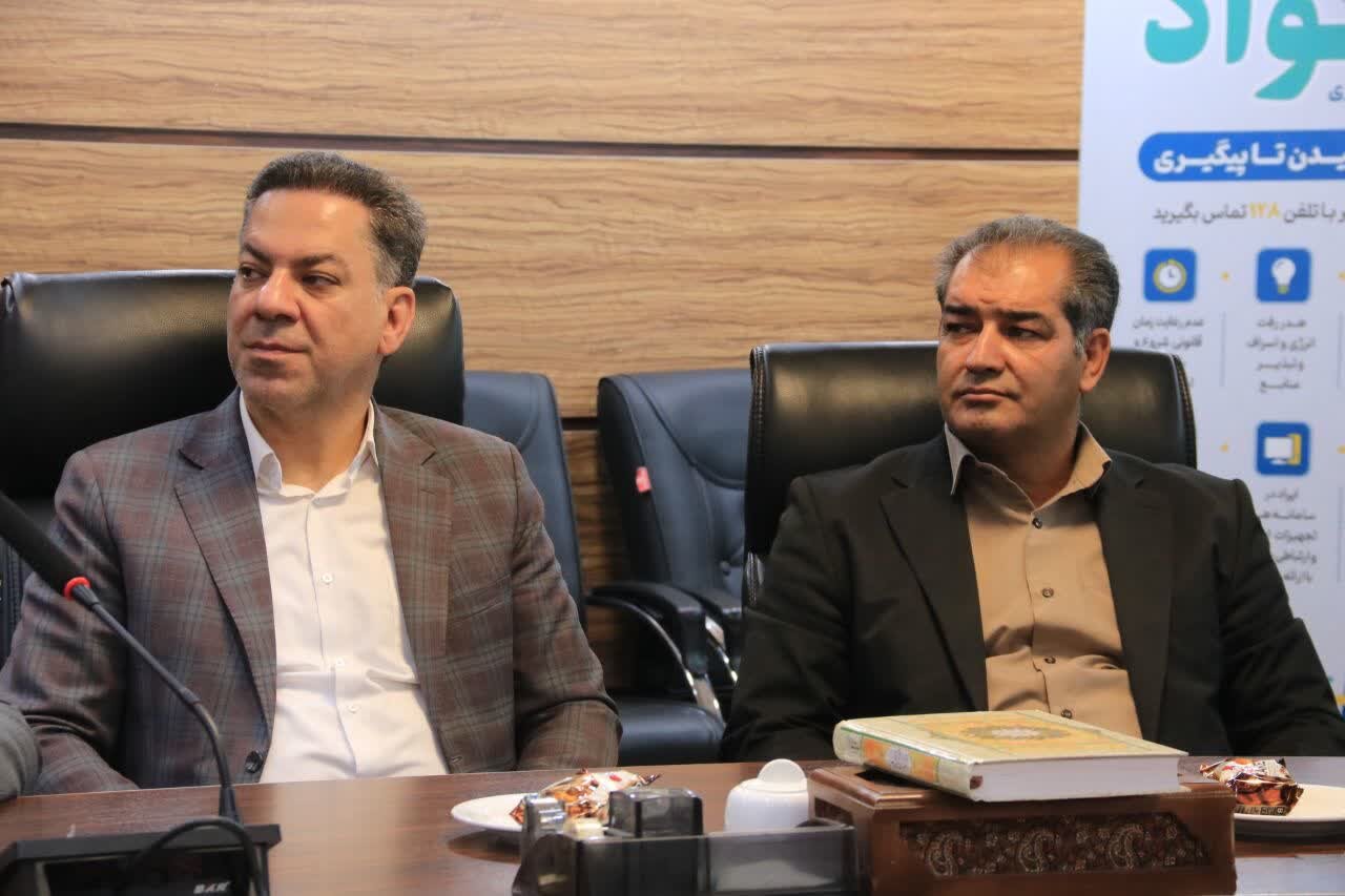 تأکید معاون فرماندار یزد بر بهرهگیری از ظرفیتهای قانونی برای توسعه فرهنگ کتاب و کتابخوانی