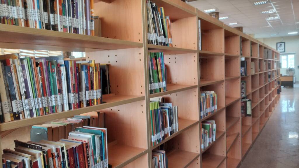 بازطراحی و بهینهسازی فضای مطالعاتی در کتابخانه عمومی استاد آیتی بروجرد