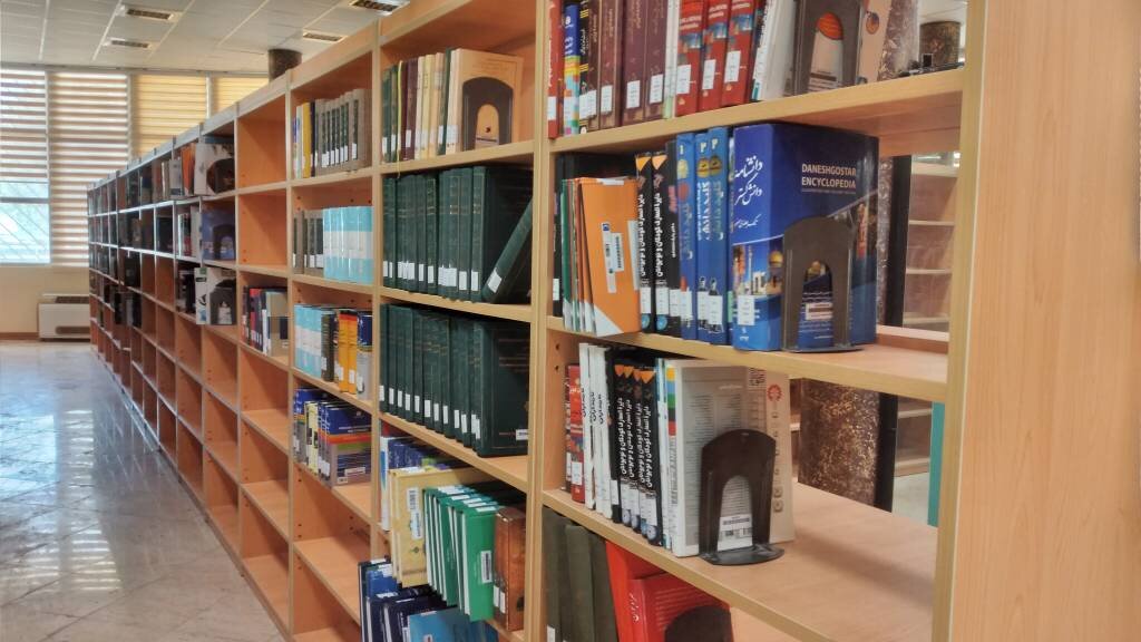 بازطراحی و بهینه‌سازی فضای مطالعاتی در کتابخانه عمومی استاد آیتی بروجرد