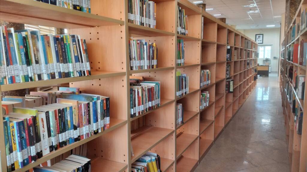 بازطراحی و بهینهسازی فضای مطالعاتی در کتابخانه عمومی استاد آیتی بروجرد
