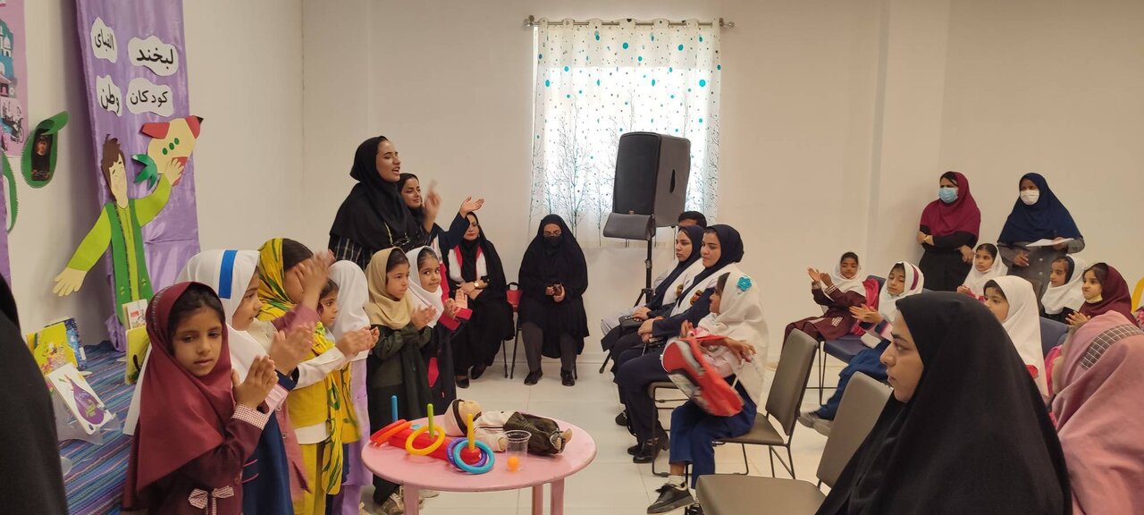 «لبخند کودکان، الفبای وطن»، در کتابخانه عمومی امام علی (ع) شهرستان هیرمند