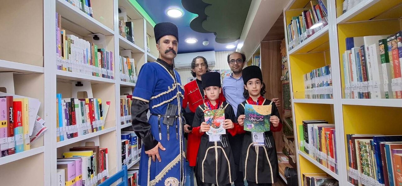 حضور کتابخانه سیار اداره‌کل کتابخانه‌های عمومی استان تهران در نمایشگاه توانمندی‌های روستایی و عشایری