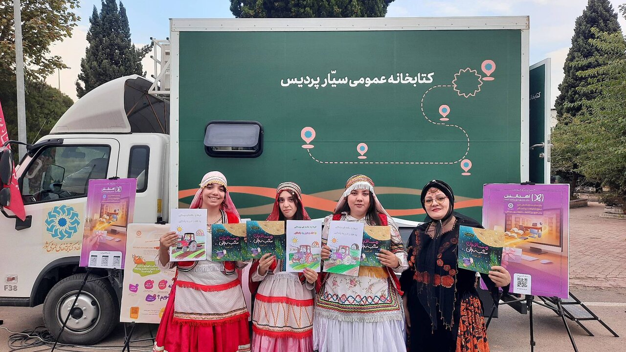 روایتی از اجرای برنامههای فرهنگی در ششمین نمایشگاه توانمندیهای روستایی و عشایری