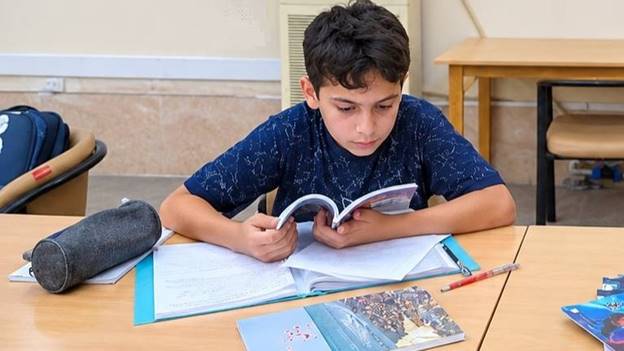 تداوم مسیر یادگیری دانشآموزان آبادانی در کتابخانه عمومی شهید حدادعادل