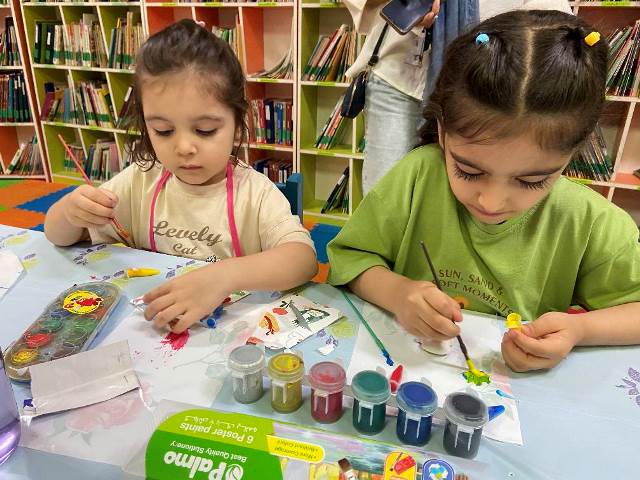 برگزاری کارگاه رایگان رنگآمیزی مگنتهای سرامیکی بهمناسبت روز جهانی کودک در کتابخانه مرکزی