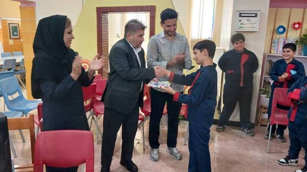 ویژهبرنامه هفته ملی کودک با حضور دانشآموزان در باغملک برگزار شد