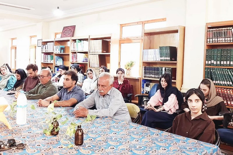 «خطوطی روی برگها»؛ نخستین کتاب نویسنده نوجوان در برازجان رونمایی شد