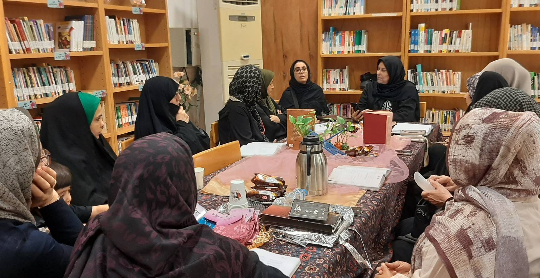 نشست «حافظ‌خوانی» در کتابخانه علی‌ بن‌ موسی‌ الرضا (ع) قم برگزار شد