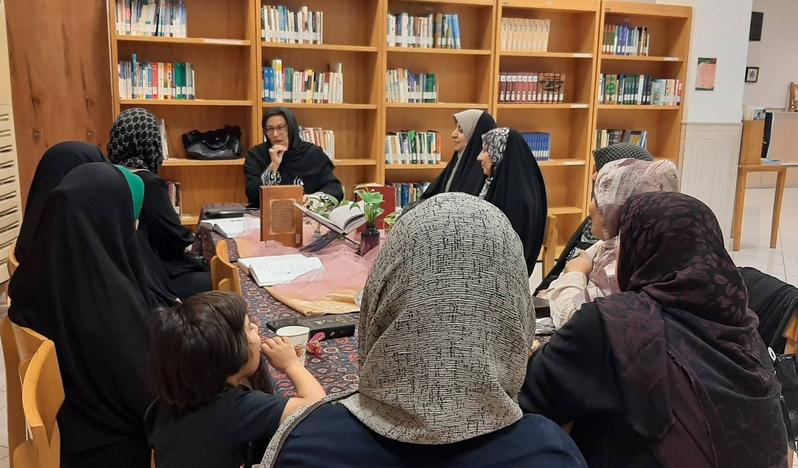 نشست «حافظخوانی» در کتابخانه علی بن موسی الرضا (ع) قم برگزار شد
