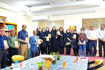 رونمایی از کتاب «خطوطی روی برگ‌ها»